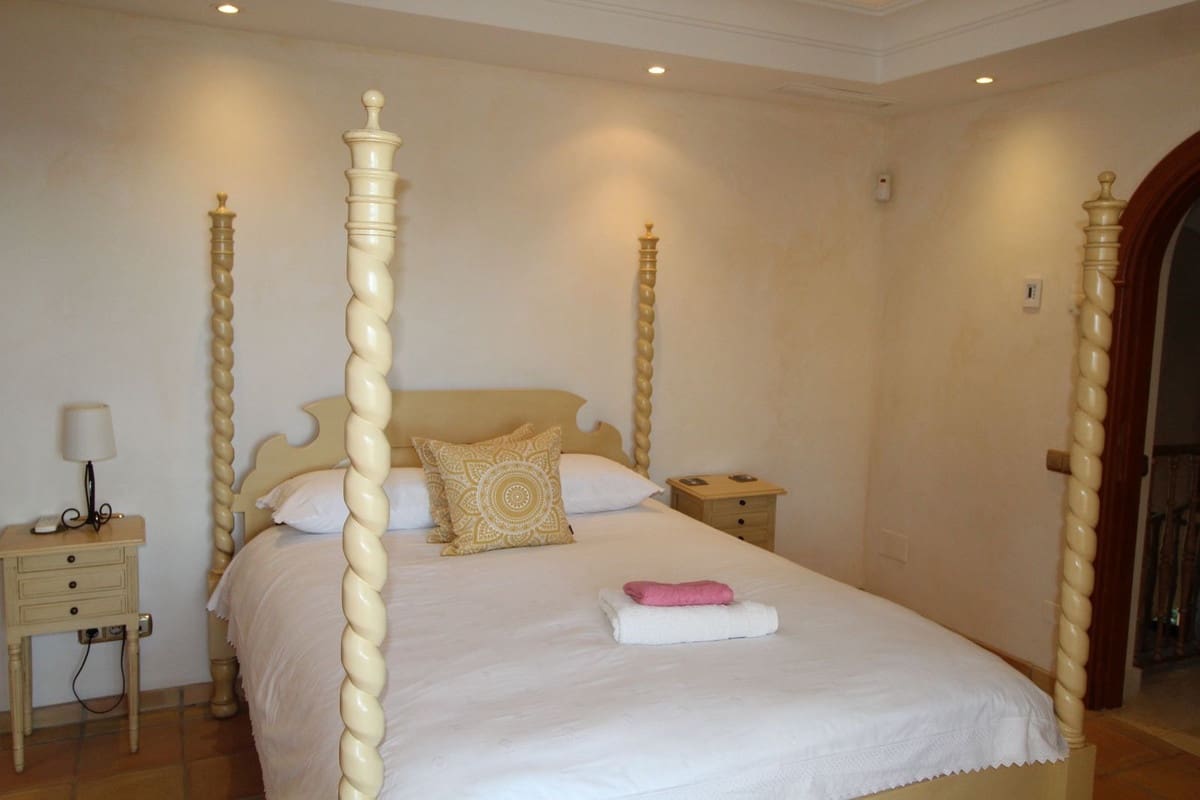 5 soverom Villa til salgs i Sotogrande med garasje - € 2 300 000 (Ref: 9080842)