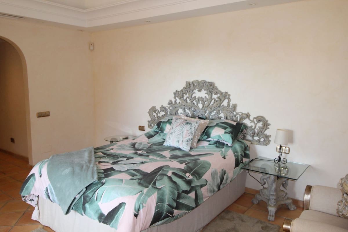 5 soverom Villa til salgs i Sotogrande med garasje - € 2 300 000 (Ref: 9080842)