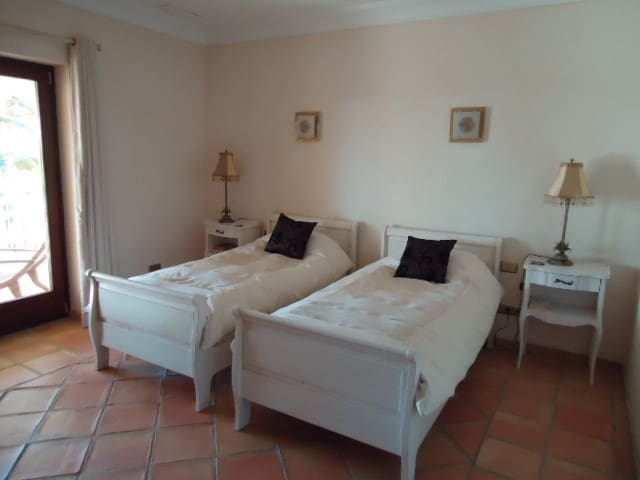 5 quarto Moradia para venda em Sotogrande Alto, San Roque com garagem - 2 300 000 € (Ref: 9080842)