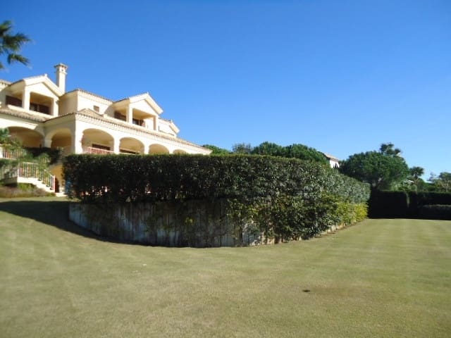 5 soverom Villa til salgs i Sotogrande med garasje - € 2 300 000 (Ref: 9080842)