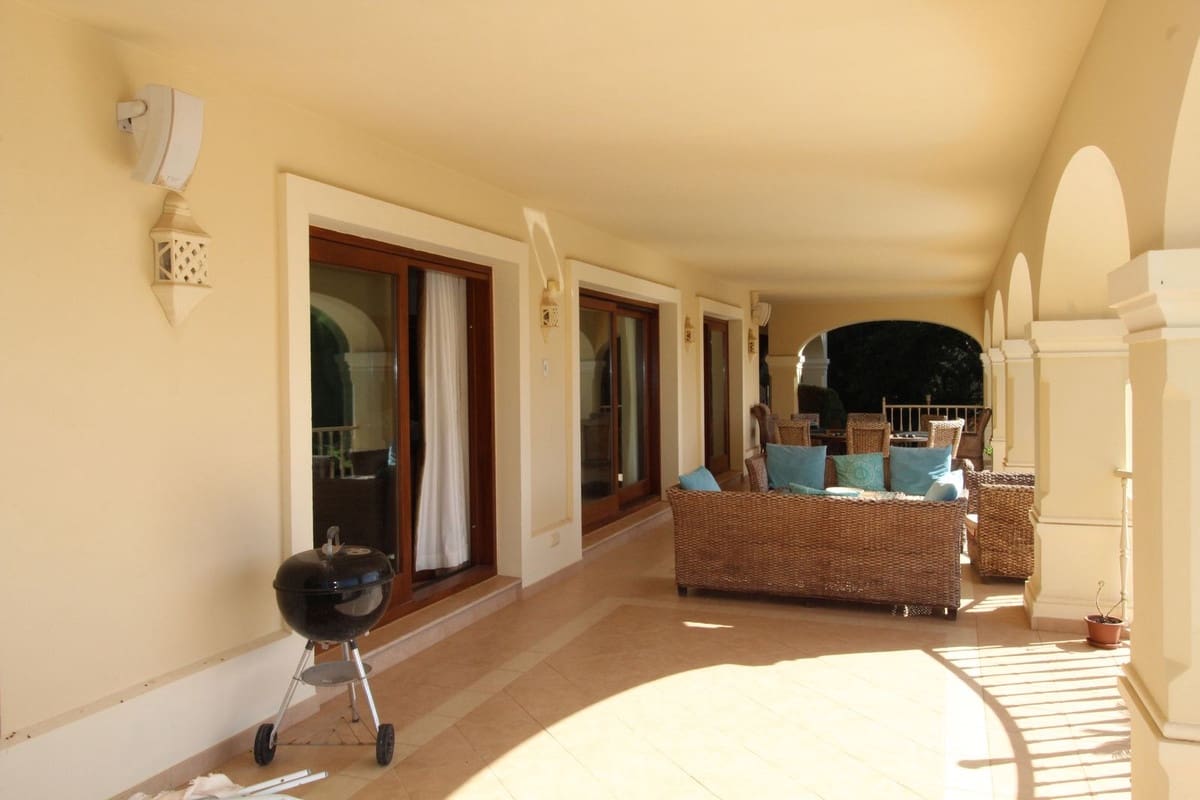 5 soverom Villa til salgs i Sotogrande med garasje - € 2 300 000 (Ref: 9080842)