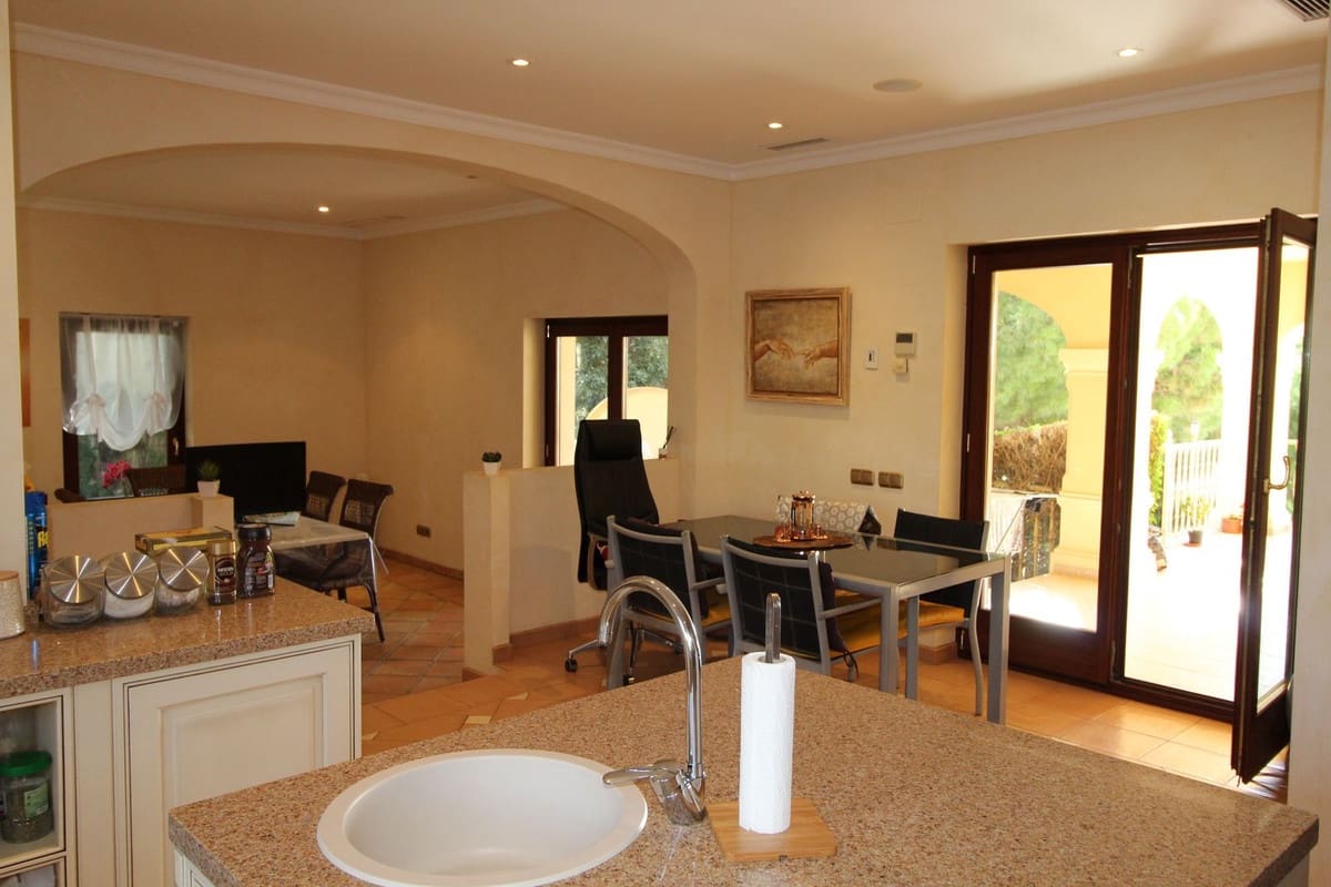 5 soverom Villa til salgs i Sotogrande med garasje - € 2 300 000 (Ref: 9080842)
