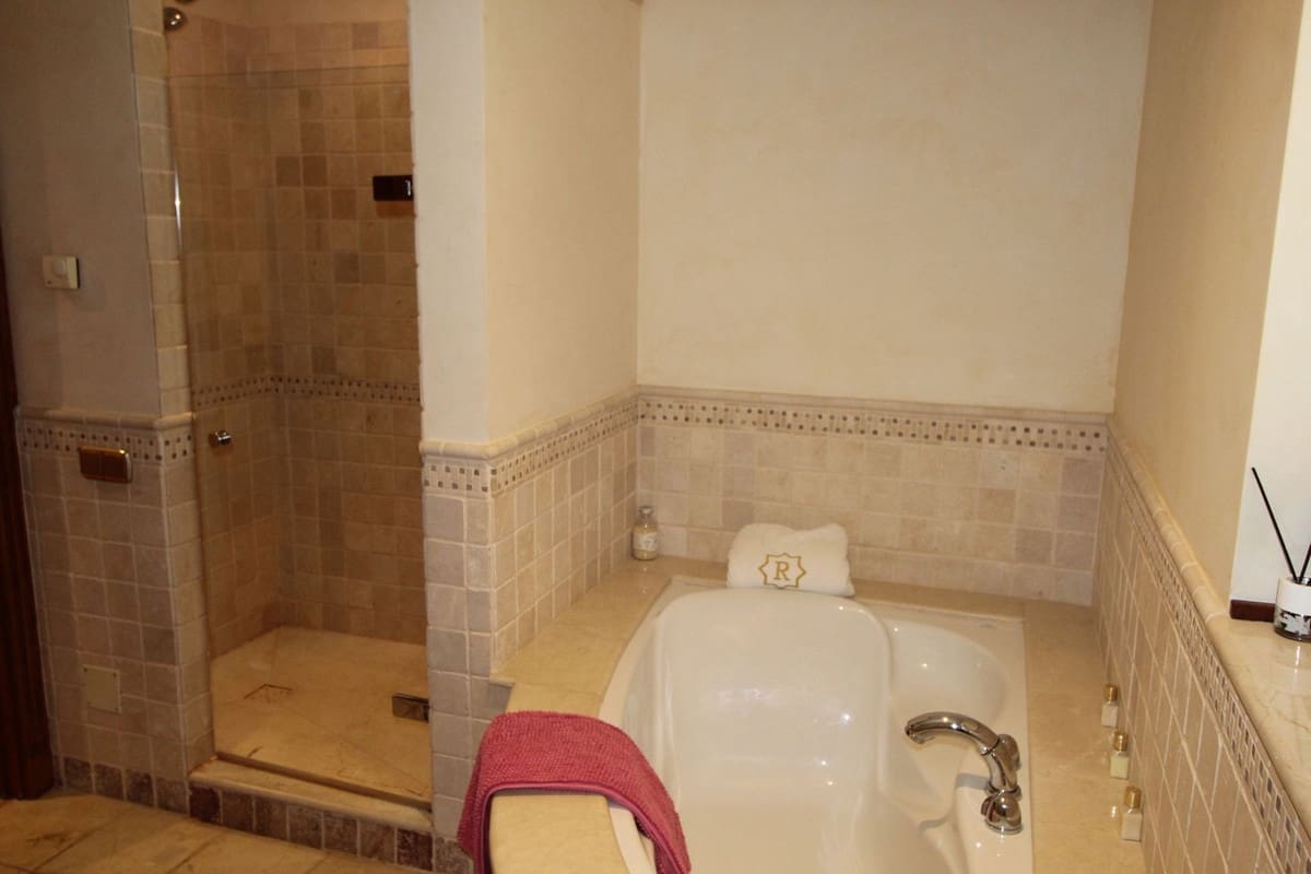 5 soverom Villa til salgs i Sotogrande med garasje - € 2 300 000 (Ref: 9080842)