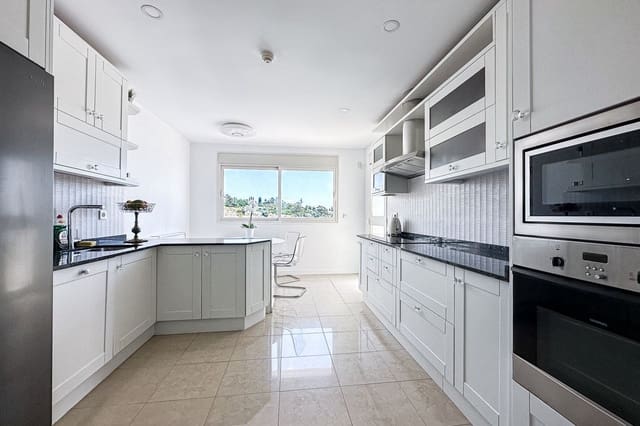 3 slaapkamer Appartement te koop in Golden Mile, Marbella - € 2.100.000 (Ref: 9080843)