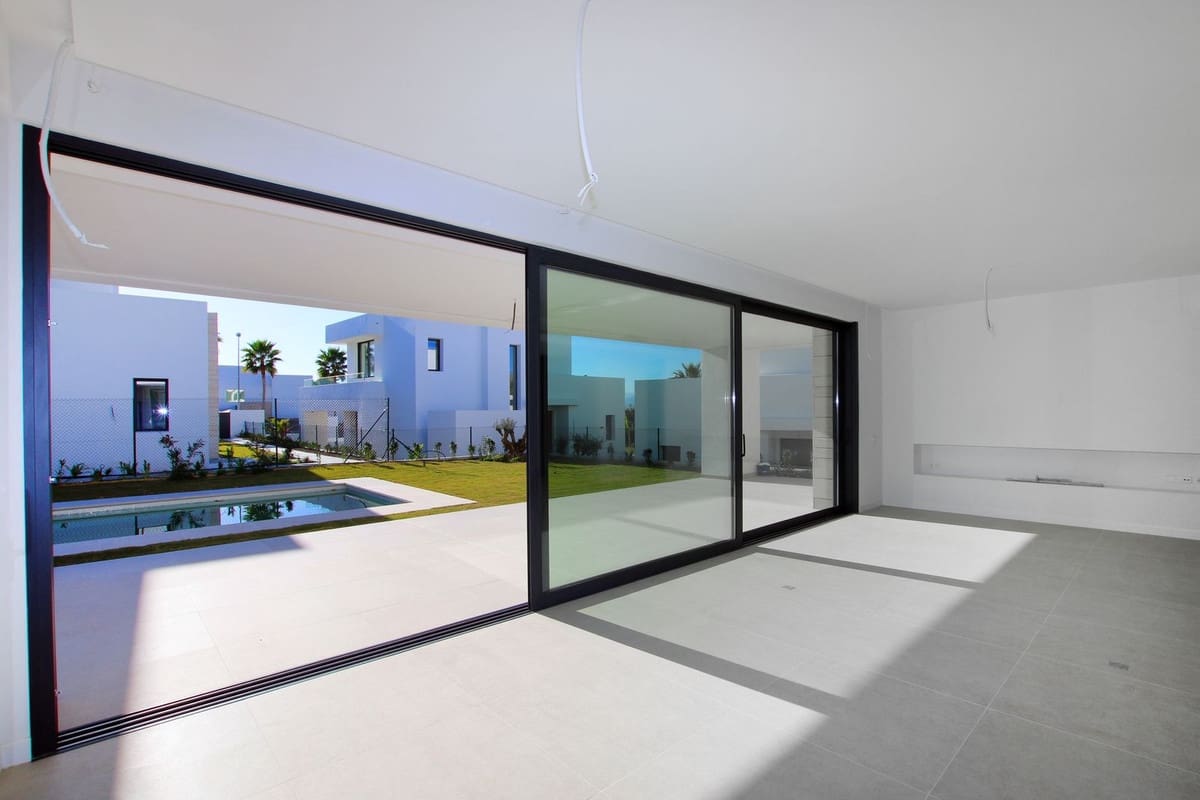 4 sypialnia Willa na sprzedaż w Rio Real - 2 300 000 € (Ref: 9080844)