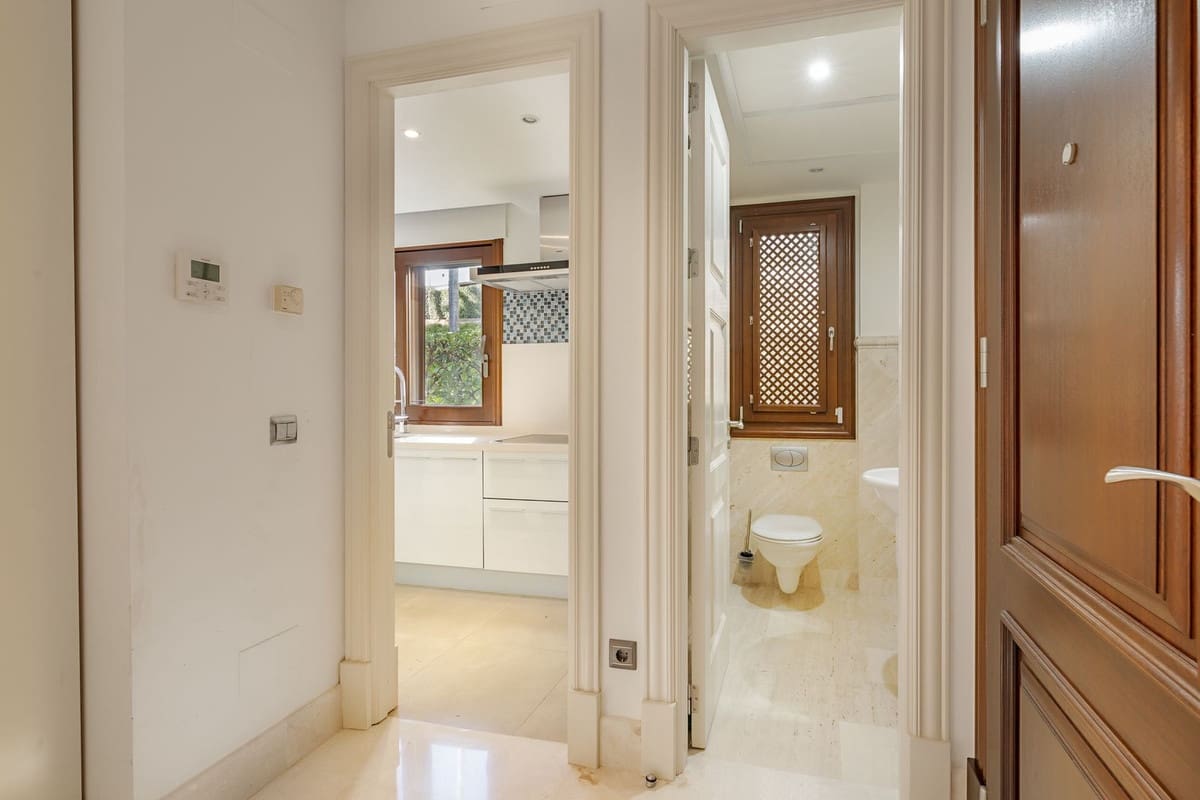 3 soveværelse Lejlighed til salg i Estepona - € 2.020.000 (Ref: 9080845)