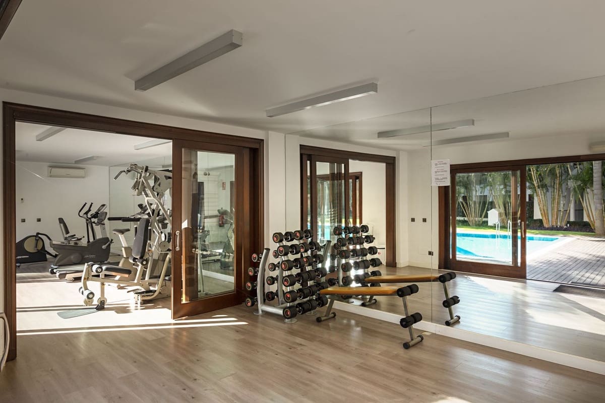 3 soveværelse Lejlighed til salg i Estepona - € 2.020.000 (Ref: 9080845)