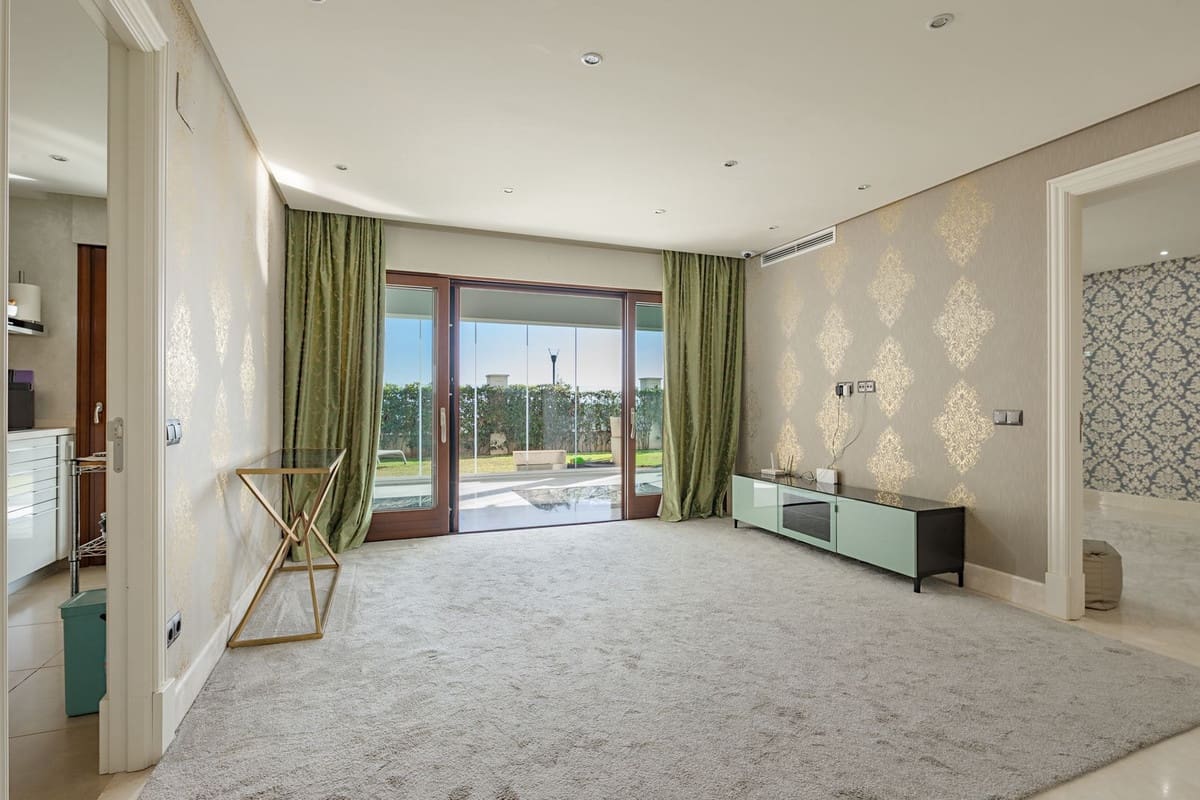 3 soveværelse Lejlighed til salg i Estepona - € 2.020.000 (Ref: 9080845)