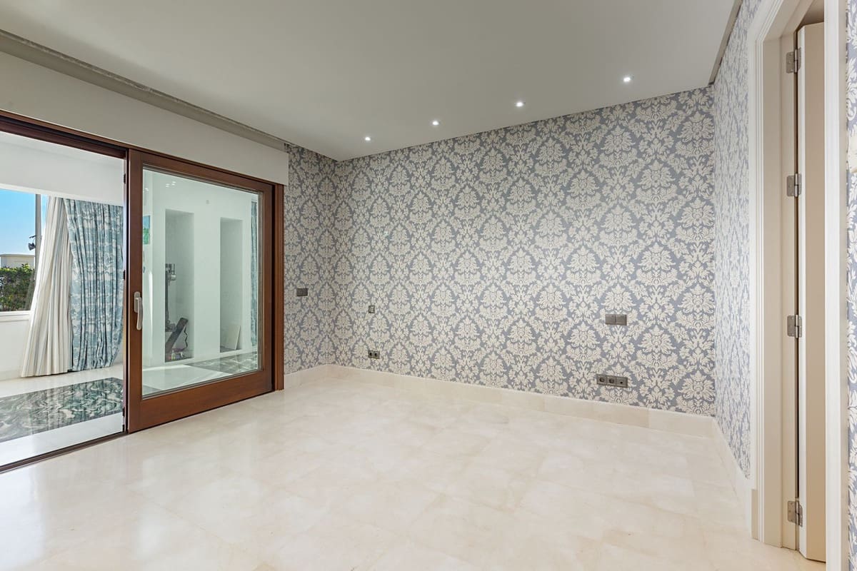 3 soveværelse Lejlighed til salg i Estepona - € 2.020.000 (Ref: 9080845)