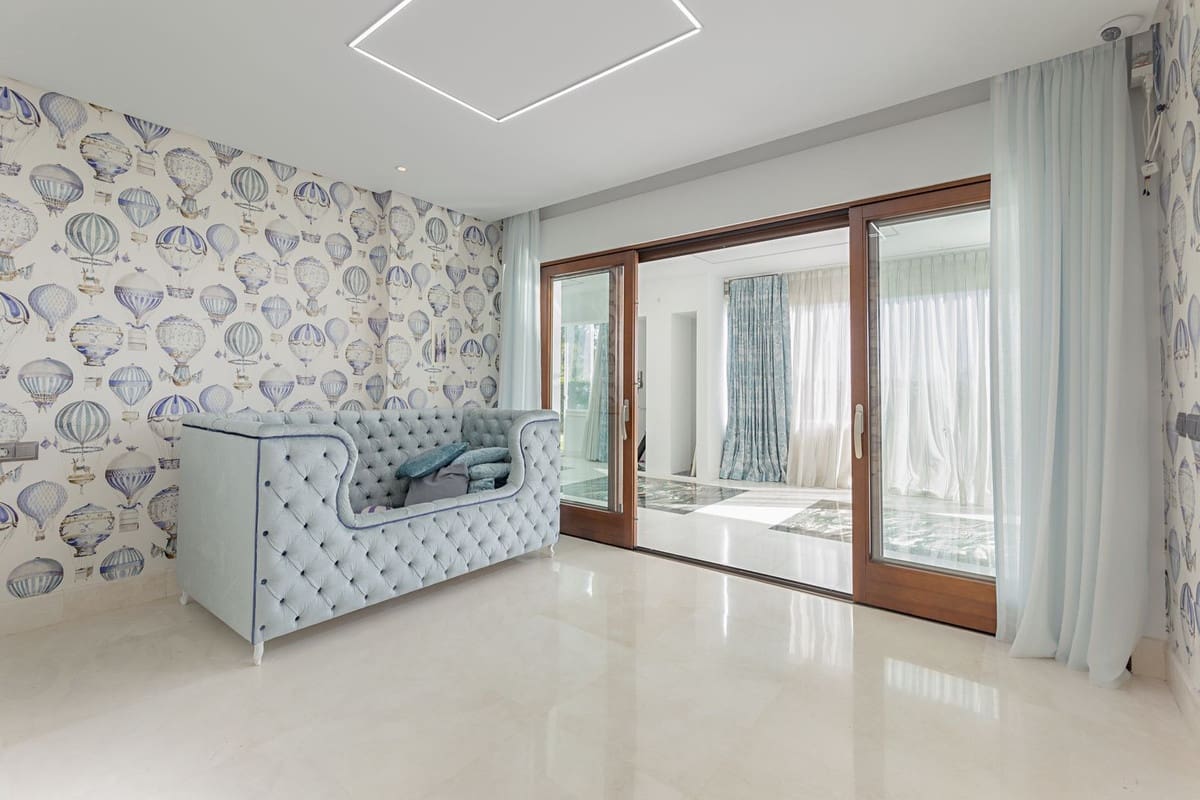 3 soveværelse Lejlighed til salg i Estepona - € 2.020.000 (Ref: 9080845)