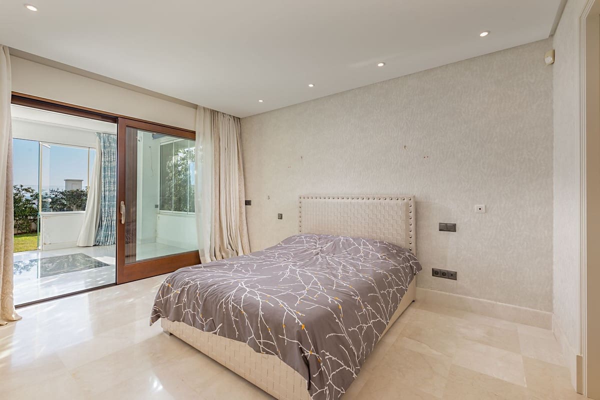 3 soveværelse Lejlighed til salg i Estepona - € 2.020.000 (Ref: 9080845)