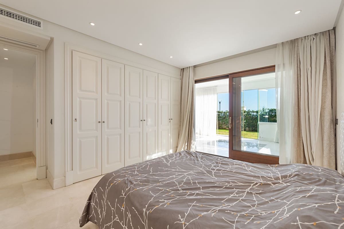 3 soveværelse Lejlighed til salg i Estepona - € 2.020.000 (Ref: 9080845)