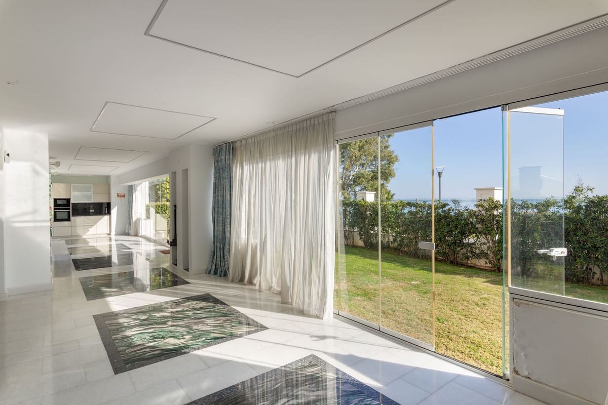 3 soveværelse Lejlighed til salg i Estepona - € 2.020.000 (Ref: 9080845)