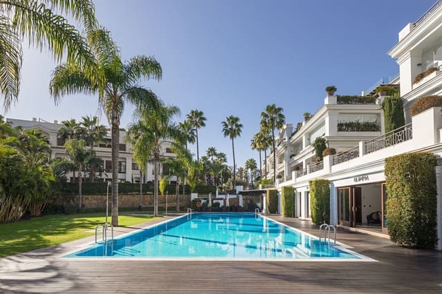 Apartamento de 3 habitaciones en Estepona en venta - 2.020.000 € (Ref: 9080845)