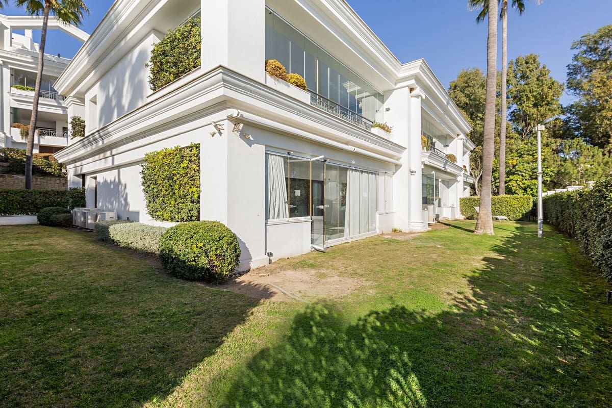 3 soveværelse Lejlighed til salg i Estepona - € 2.020.000 (Ref: 9080845)
