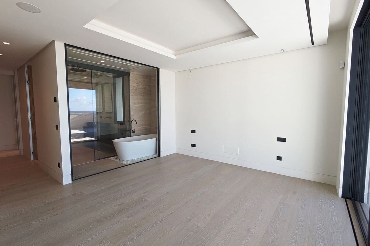 2 bedroom Apartment for sale in Estepona with garage - € 2,310,000 (Ref: 9080846)