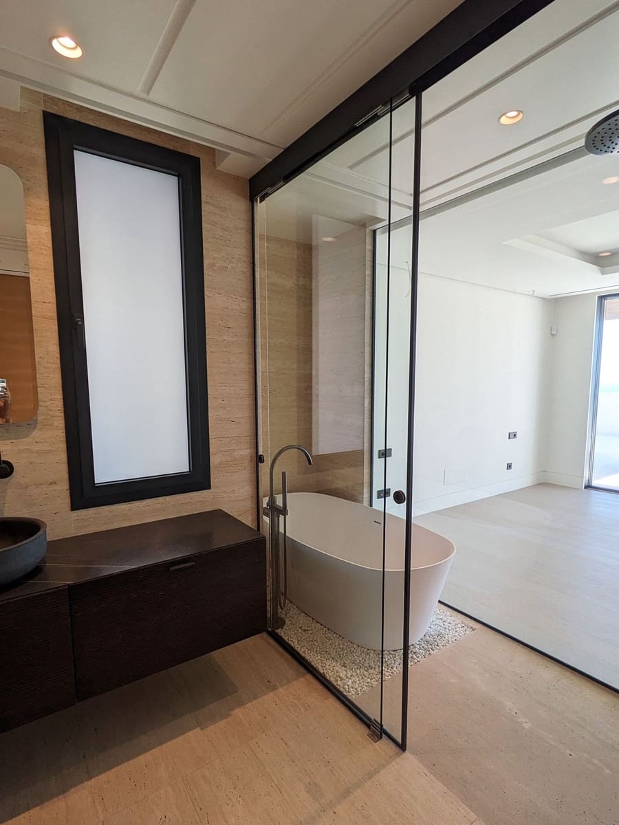 2 bedroom Apartment for sale in Estepona with garage - € 2,310,000 (Ref: 9080846)