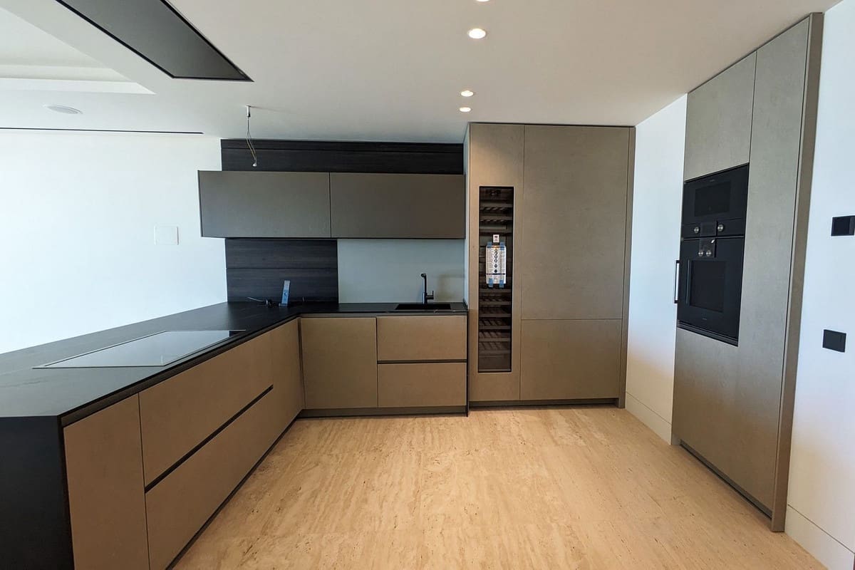 2 bedroom Apartment for sale in Estepona with garage - € 2,310,000 (Ref: 9080846)