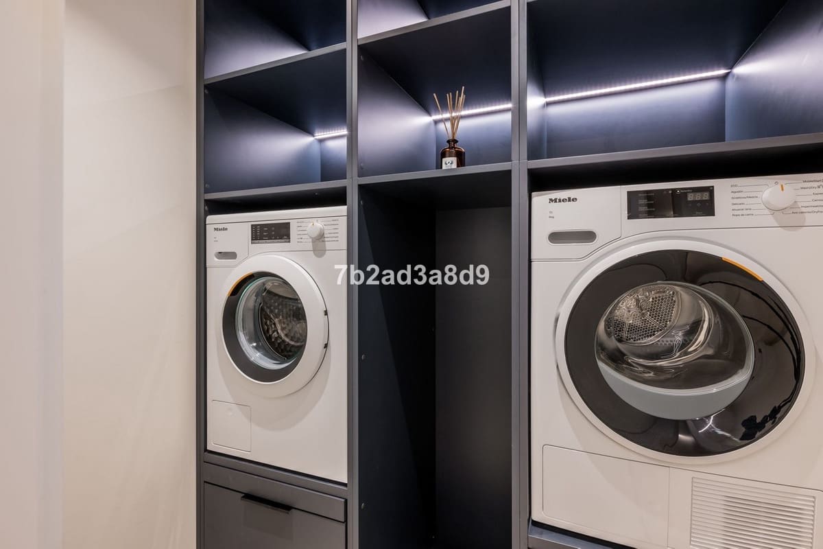 3 soverom Leilighet til salgs i Los Monteros - € 2 450 000 (Ref: 9080850)