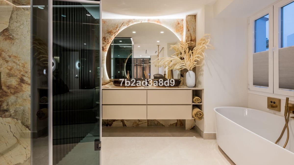 3 soverom Leilighet til salgs i Los Monteros - € 2 450 000 (Ref: 9080850)