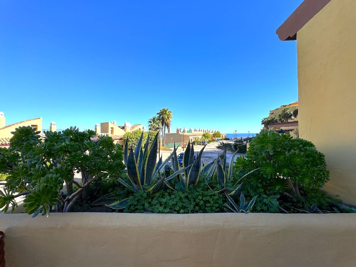 2 soverom Leilighet til salgs i La Duquesa / Puerto de la Duquesa - € 250 000 (Ref: 9080855)