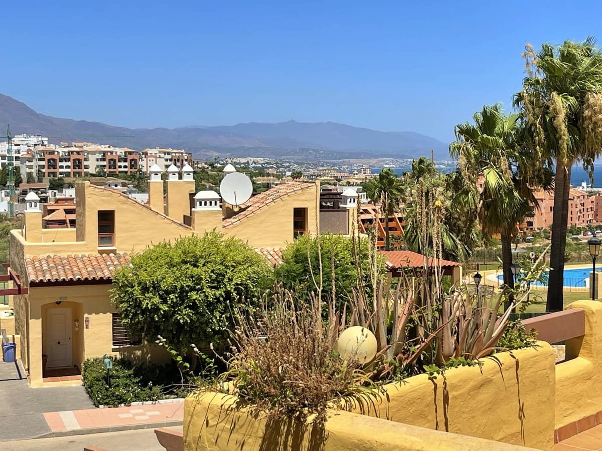 2 soverom Leilighet til salgs i La Duquesa / Puerto de la Duquesa - € 250 000 (Ref: 9080855)