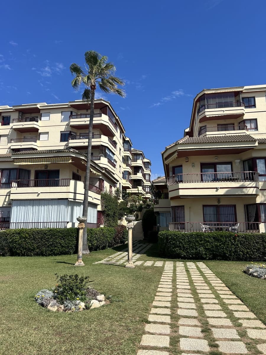 Apartment for sale in Riviera del Sol - € 249,500 (Ref: 9080857)