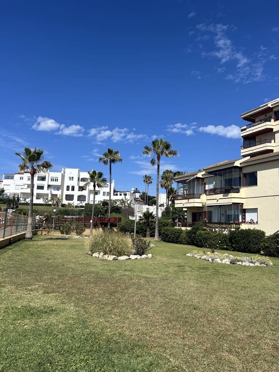 Apartment for sale in Riviera del Sol - € 249,500 (Ref: 9080857)