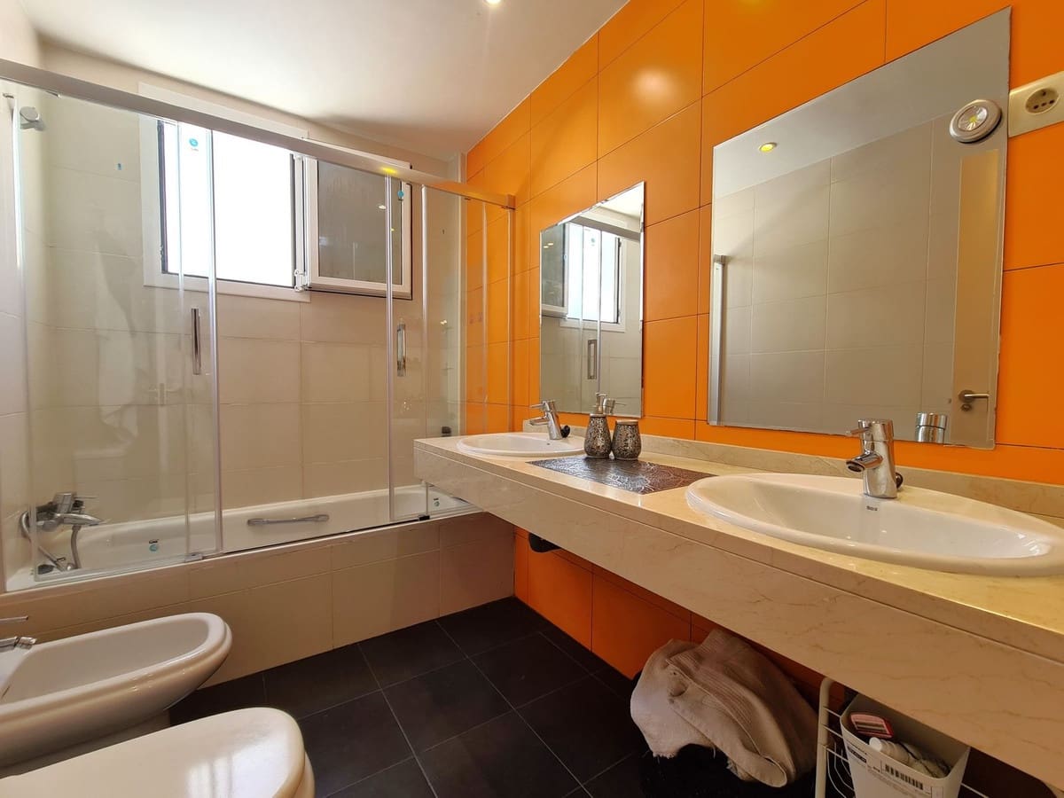 Apartamento de 2 habitaciones en Estepona en venta con garaje - 249.000 € (Ref: 9080858)