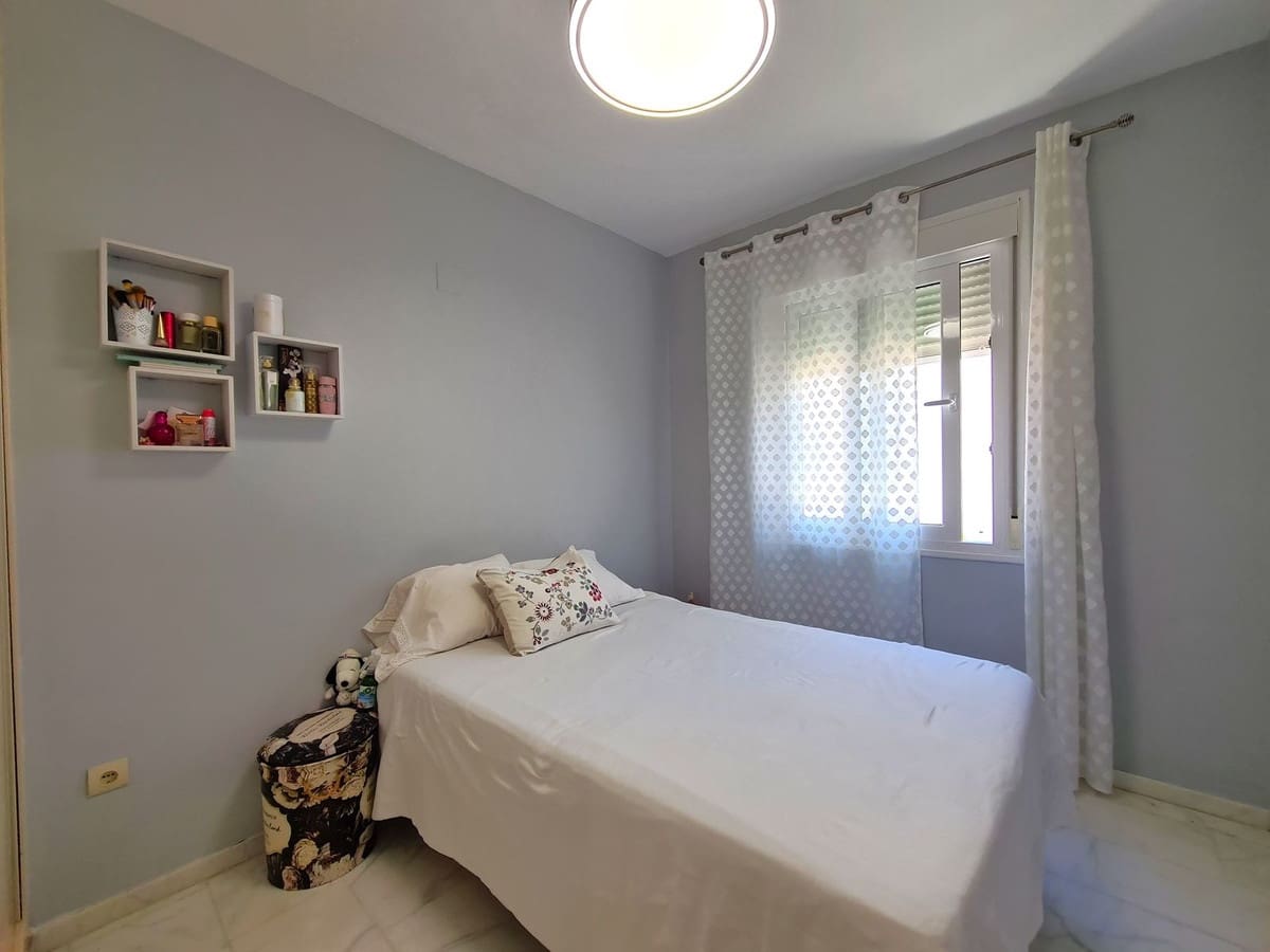 Apartamento de 2 habitaciones en Estepona en venta con garaje - 249.000 € (Ref: 9080858)