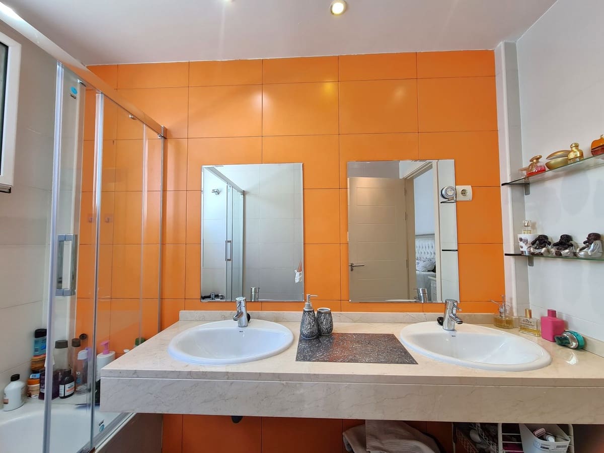 Apartamento de 2 habitaciones en Estepona en venta con garaje - 249.000 € (Ref: 9080858)