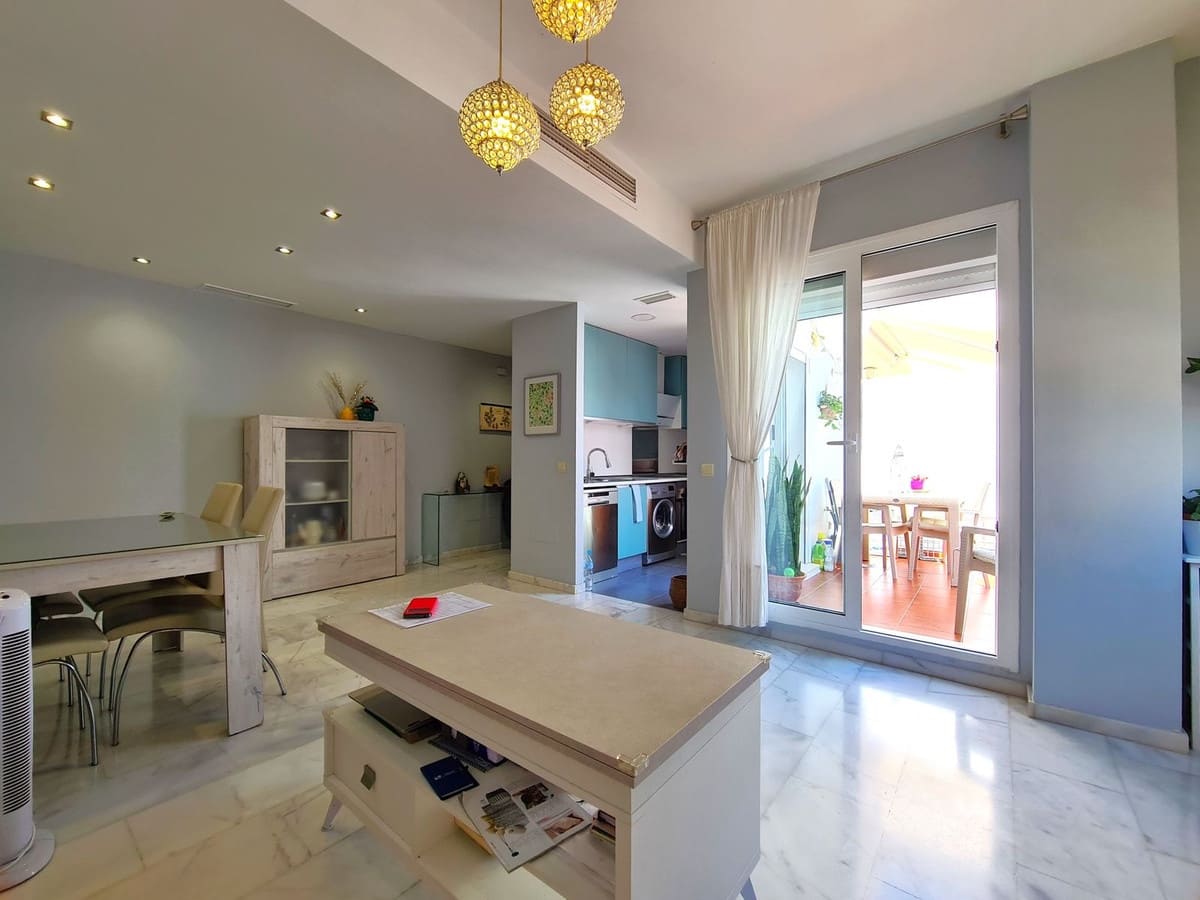 Apartamento de 2 habitaciones en Estepona en venta con garaje - 249.000 € (Ref: 9080858)