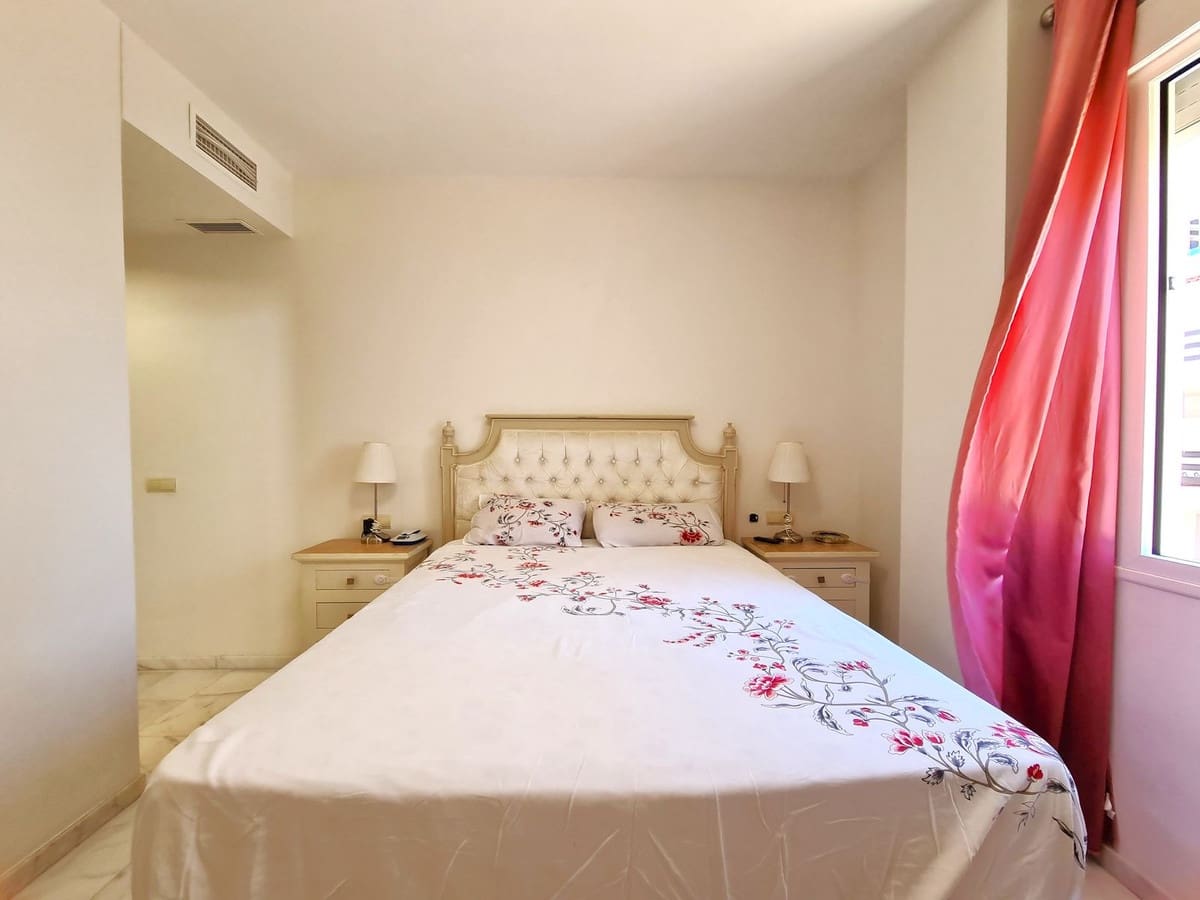 Apartamento de 2 habitaciones en Estepona en venta con garaje - 249.000 € (Ref: 9080858)
