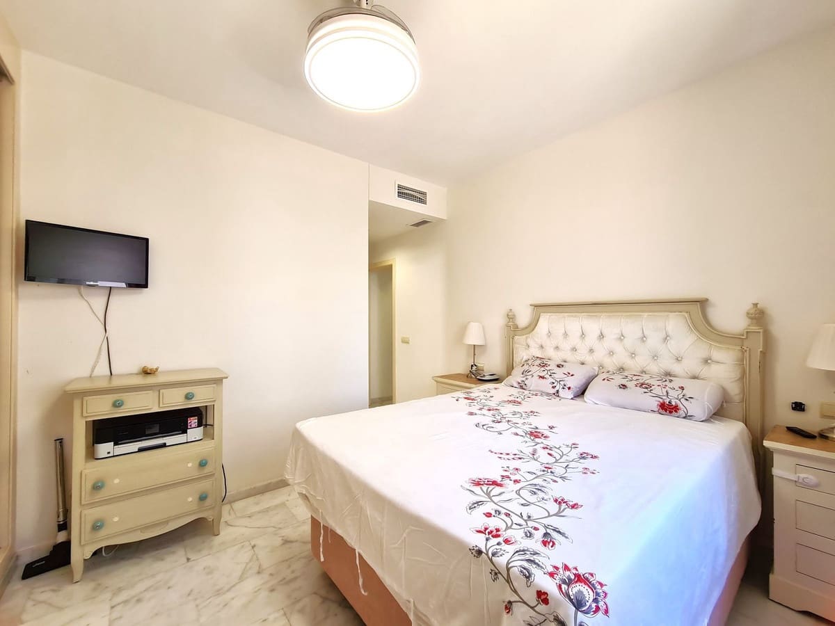 Apartamento de 2 habitaciones en Estepona en venta con garaje - 249.000 € (Ref: 9080858)