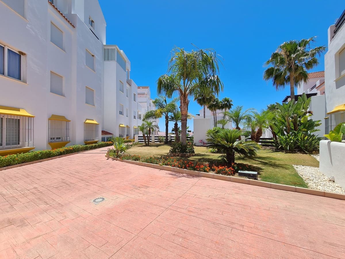 Apartamento de 2 habitaciones en Estepona en venta con garaje - 249.000 € (Ref: 9080858)