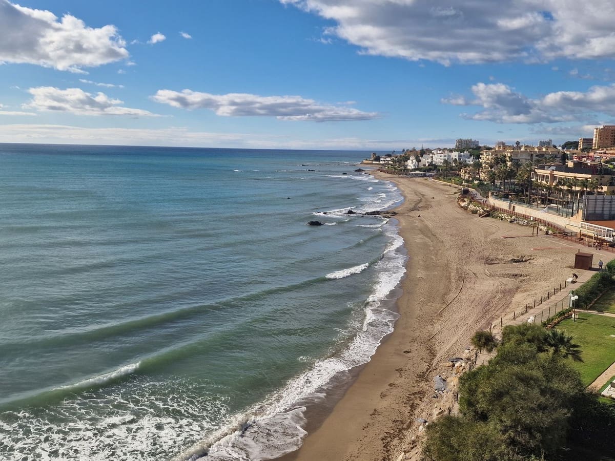 Apartment for sale in Riviera del Sol - € 249,000 (Ref: 9080862)