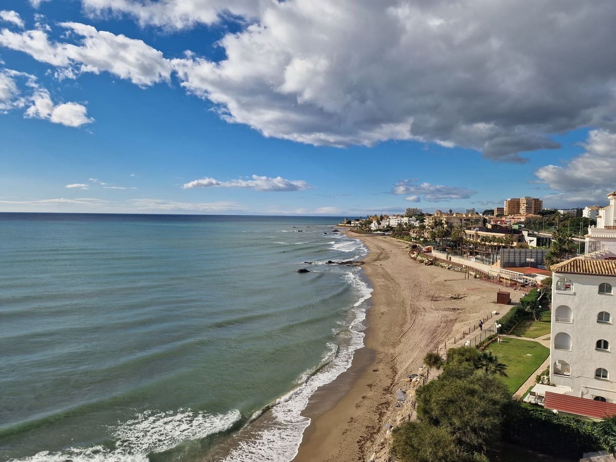 Apartment for sale in Riviera del Sol - € 249,000 (Ref: 9080862)