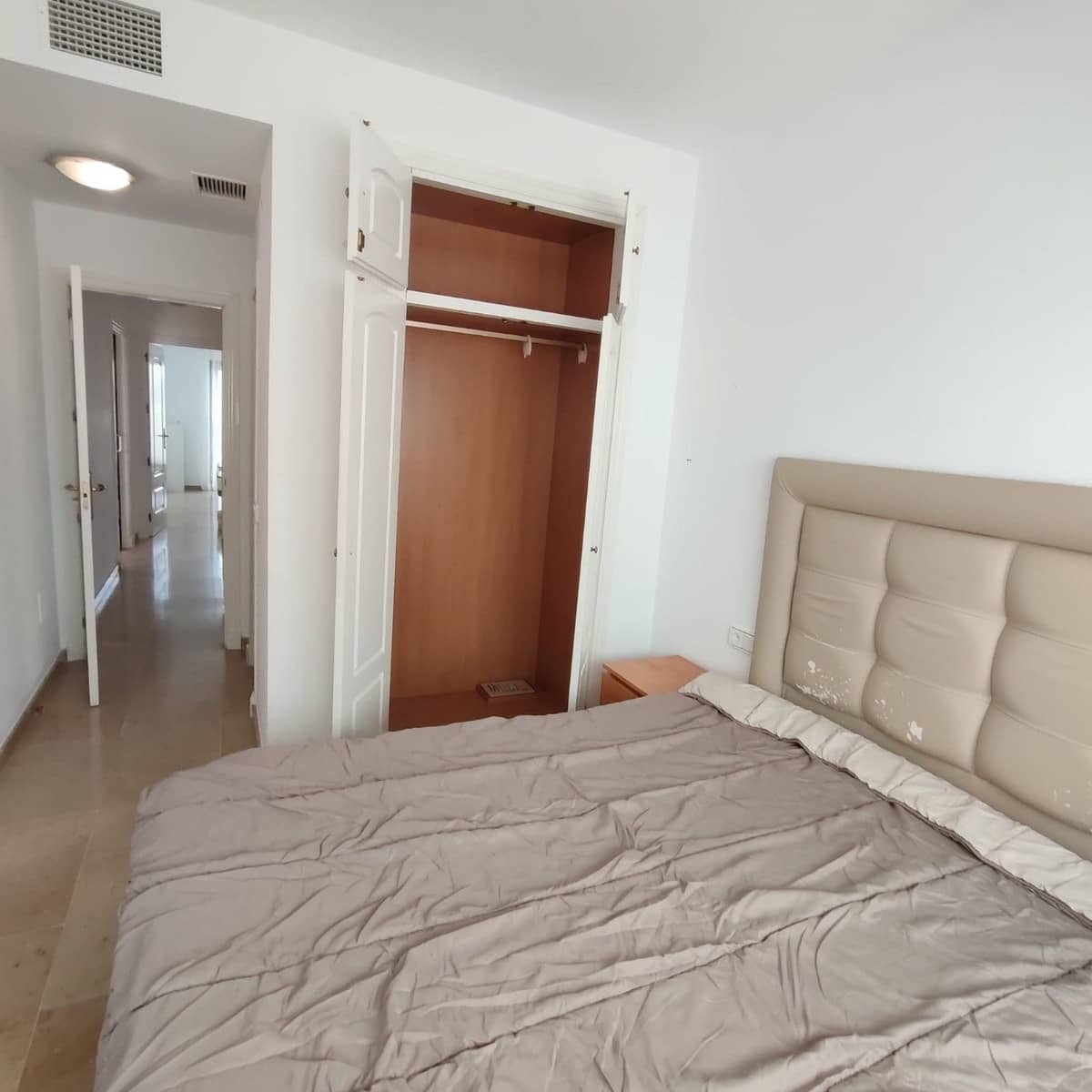 2 bedroom Apartment for sale in La Duquesa / Puerto de la Duquesa - € 245,000 (Ref: 9080864)