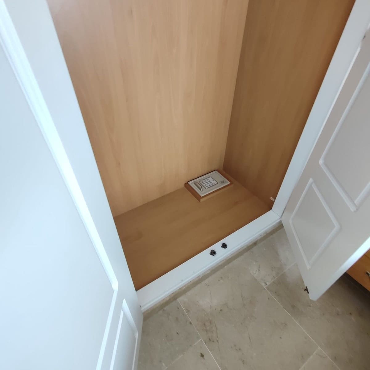 2 bedroom Apartment for sale in La Duquesa / Puerto de la Duquesa - € 245,000 (Ref: 9080864)