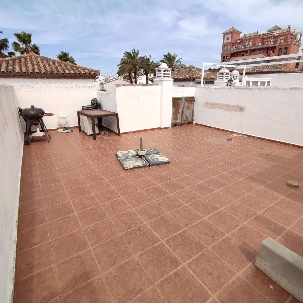 2 bedroom Apartment for sale in La Duquesa / Puerto de la Duquesa - € 245,000 (Ref: 9080864)
