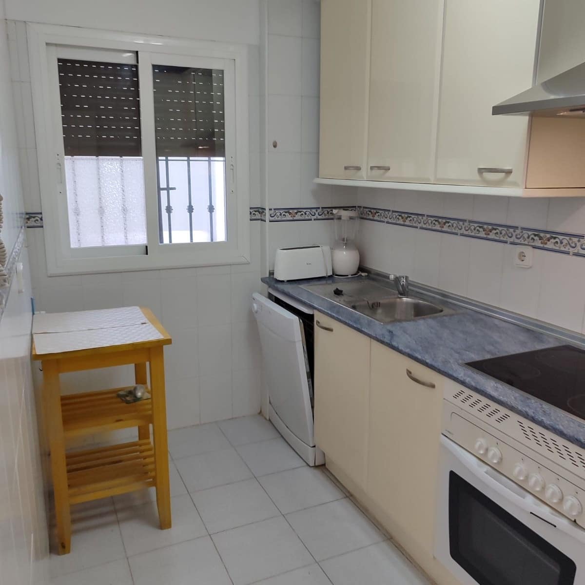 2 bedroom Apartment for sale in La Duquesa / Puerto de la Duquesa - € 245,000 (Ref: 9080864)