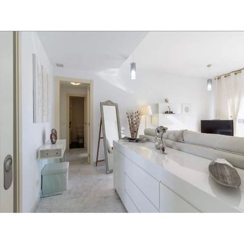 2 bedroom Apartment for sale in Estepona - € 244,000 (Ref: 9080865)