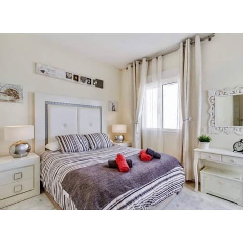 2 bedroom Apartment for sale in Estepona - € 244,000 (Ref: 9080865)