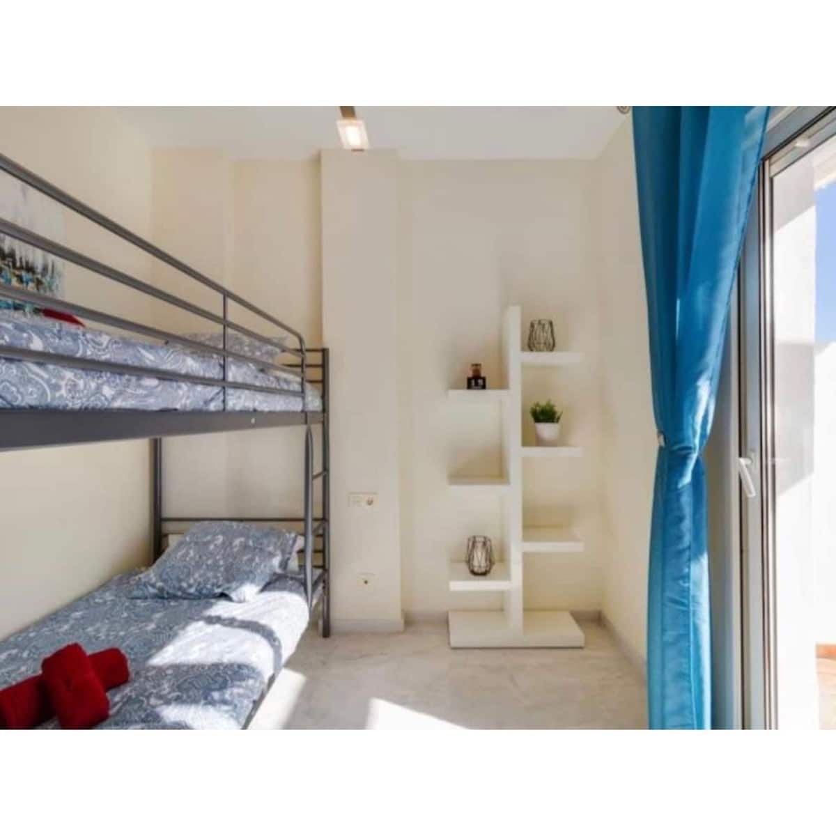 2 bedroom Apartment for sale in Estepona - € 244,000 (Ref: 9080865)