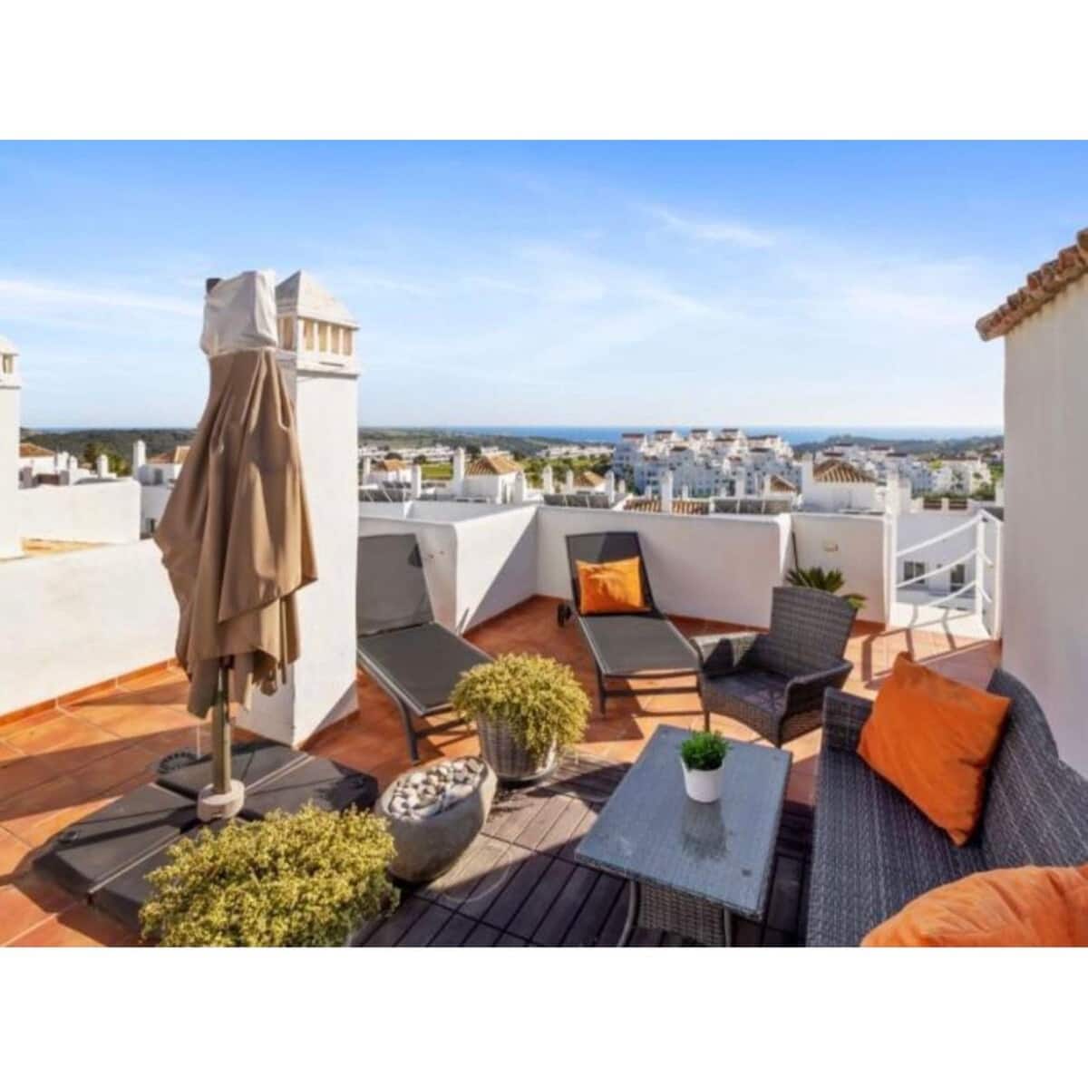 2 bedroom Apartment for sale in Estepona - € 244,000 (Ref: 9080865)