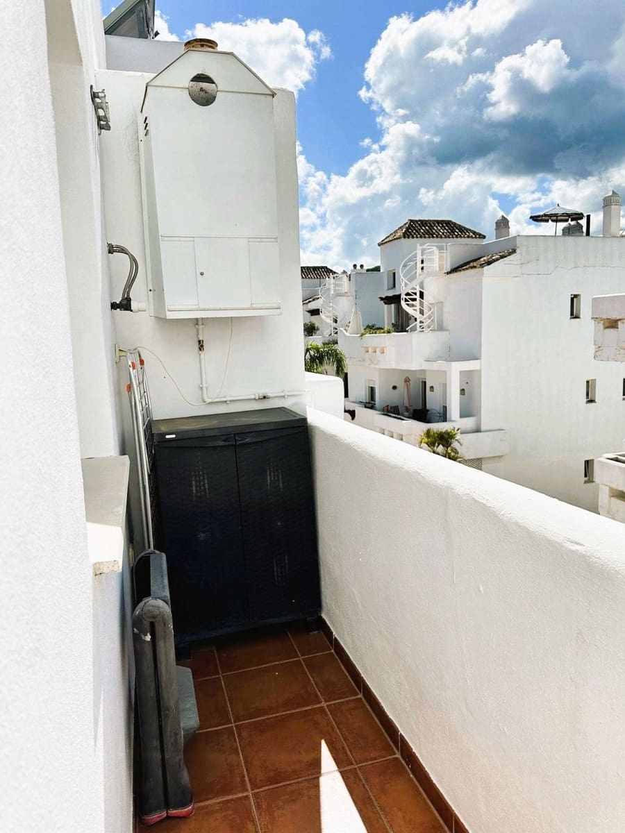 2 bedroom Apartment for sale in Estepona - € 244,000 (Ref: 9080865)