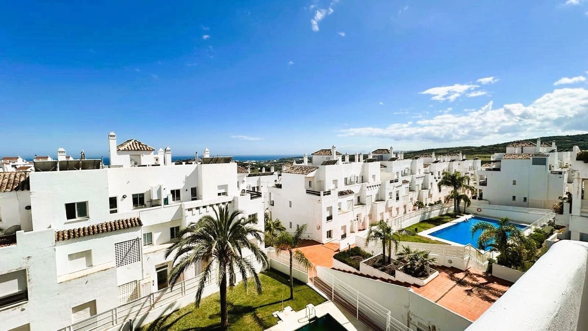 2 bedroom Apartment for sale in Estepona - € 244,000 (Ref: 9080865)