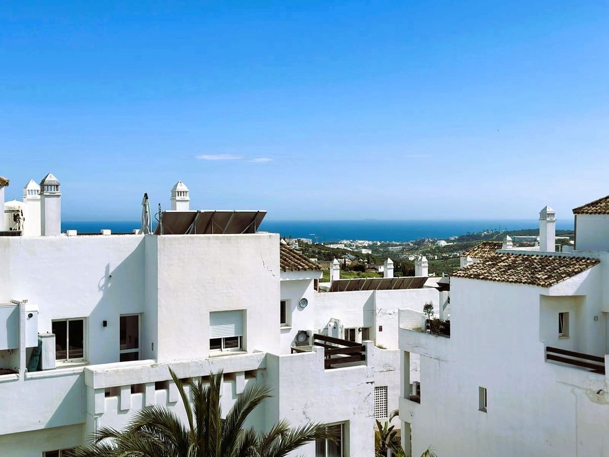 2 bedroom Apartment for sale in Estepona - € 244,000 (Ref: 9080865)