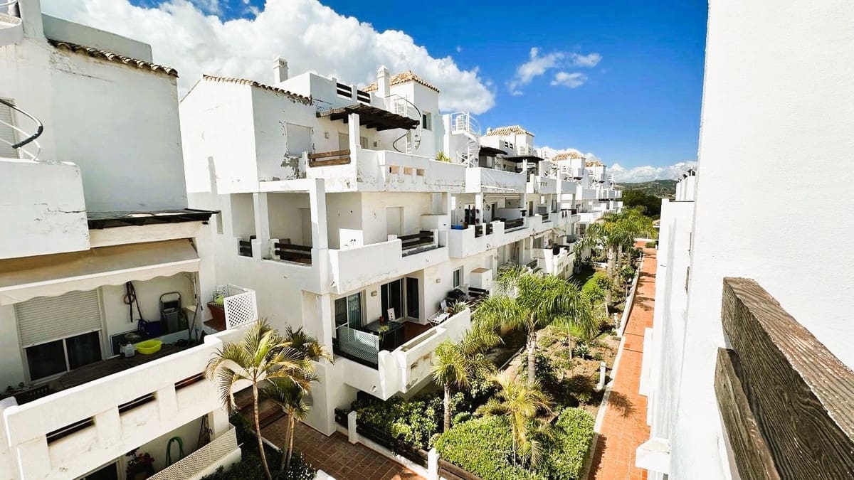 2 bedroom Apartment for sale in Estepona - € 244,000 (Ref: 9080865)