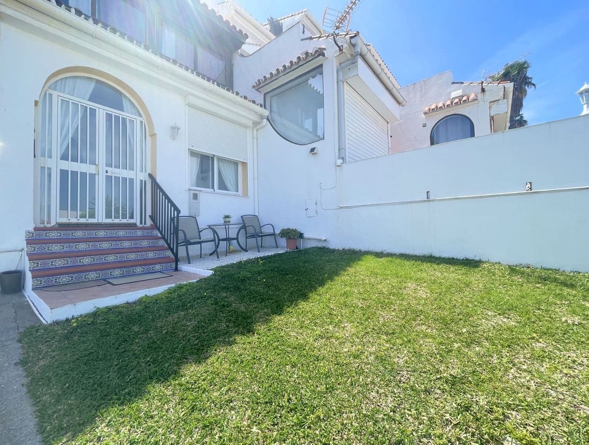 2 bedroom Apartment for sale in La Duquesa / Puerto de la Duquesa - € 213,000 (Ref: 9080868)